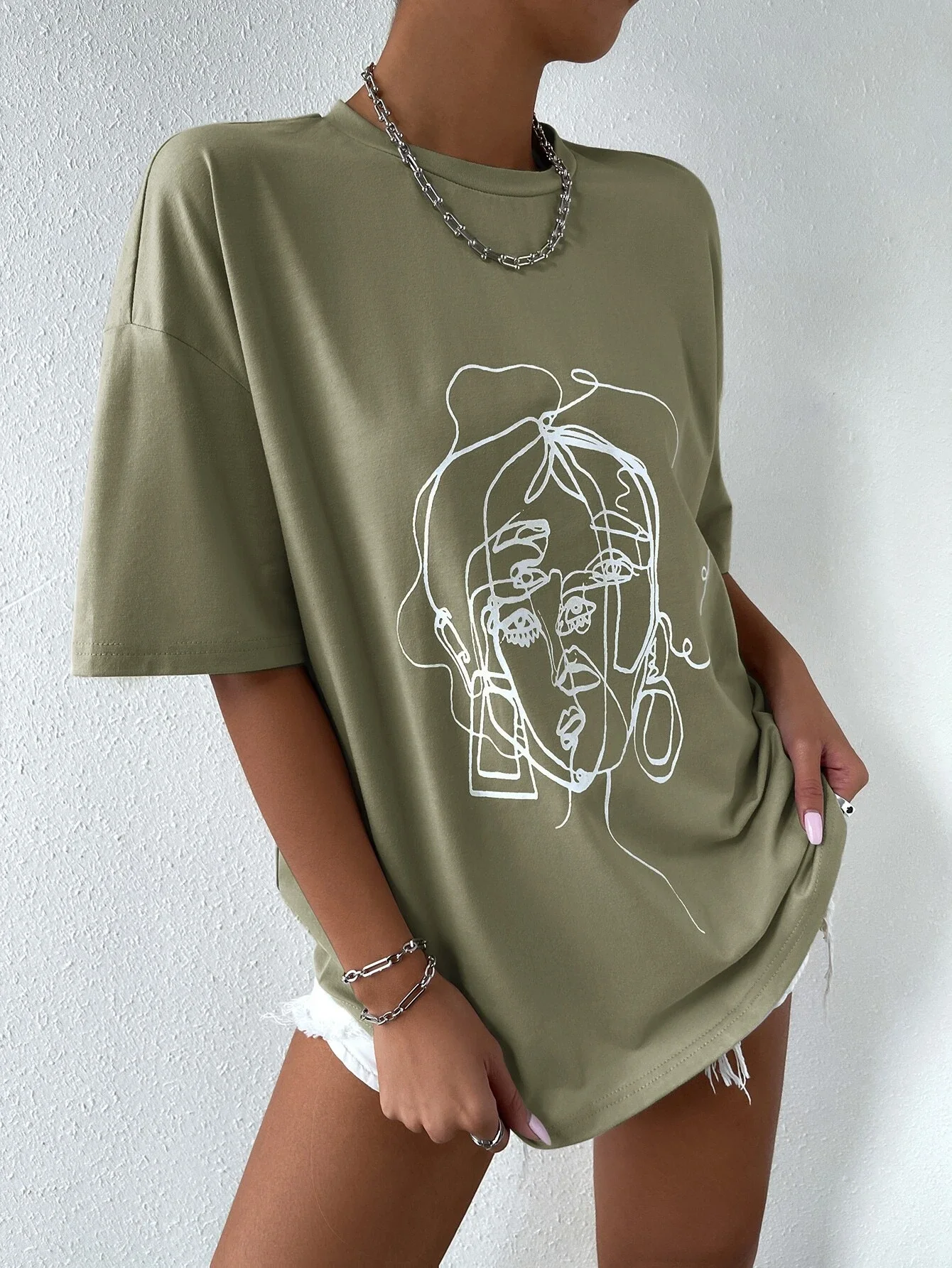 

tops Figure Graphic Drop Shoulder Tee
