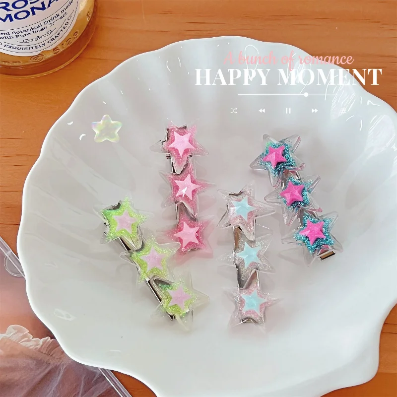 

Sweet and Cool Girl with a Shimmering Atmosphere Star Hairpin Side Bangs Duck Beak Clip on the Side