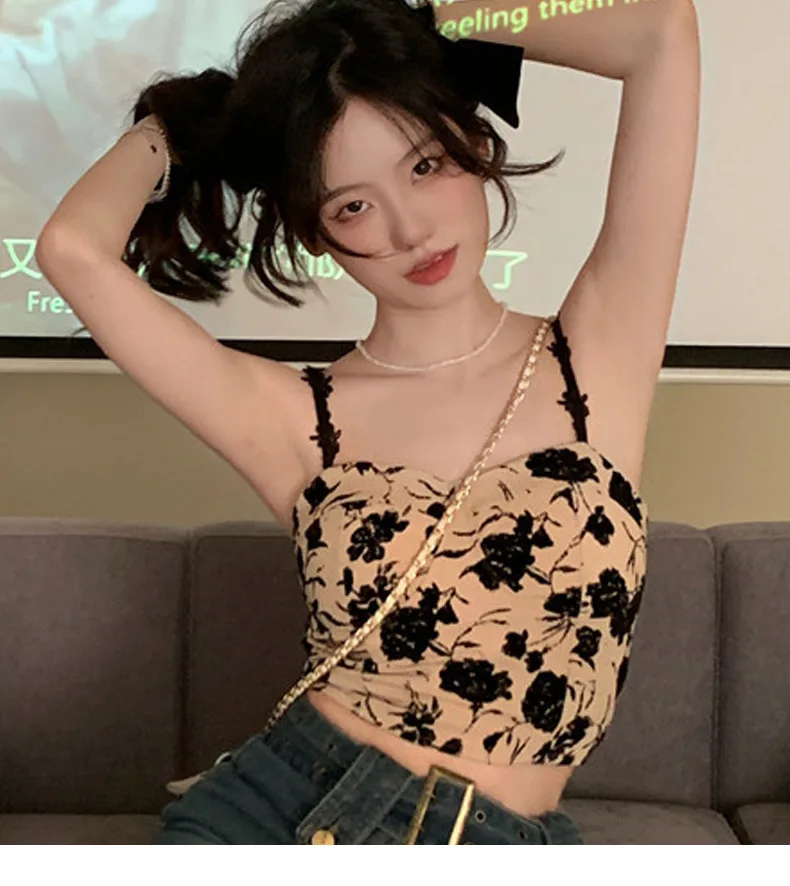 

XUAN Phd French Retro Rose Floral Suspender Tops Tees Vest with Bottoming Tube Top and Chest Pad Wearing A Hot Girl Tanks Camis