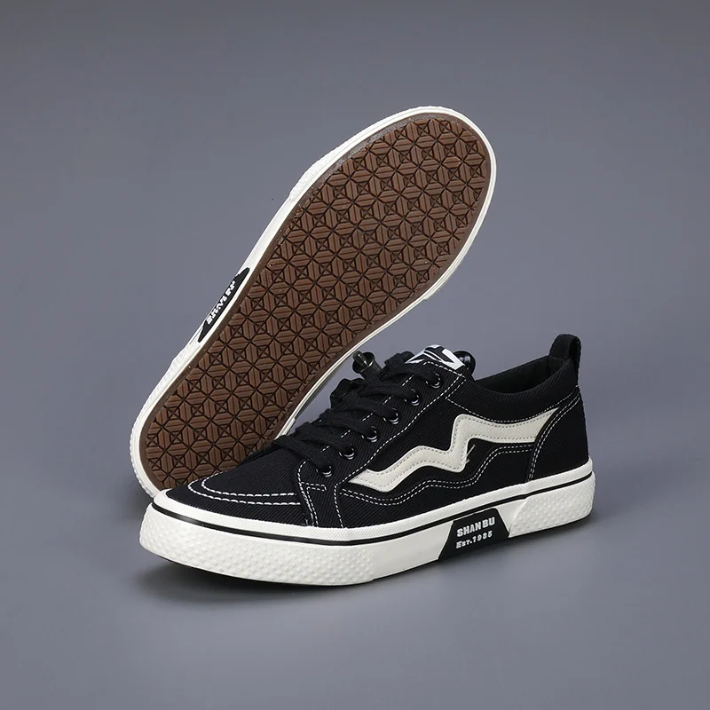 New Green Men's Sports Shoes Non-slip Man Skateboard Shoes Comfortable Men Classic Canvas Shoes Mens Wear-resistant Sneakers