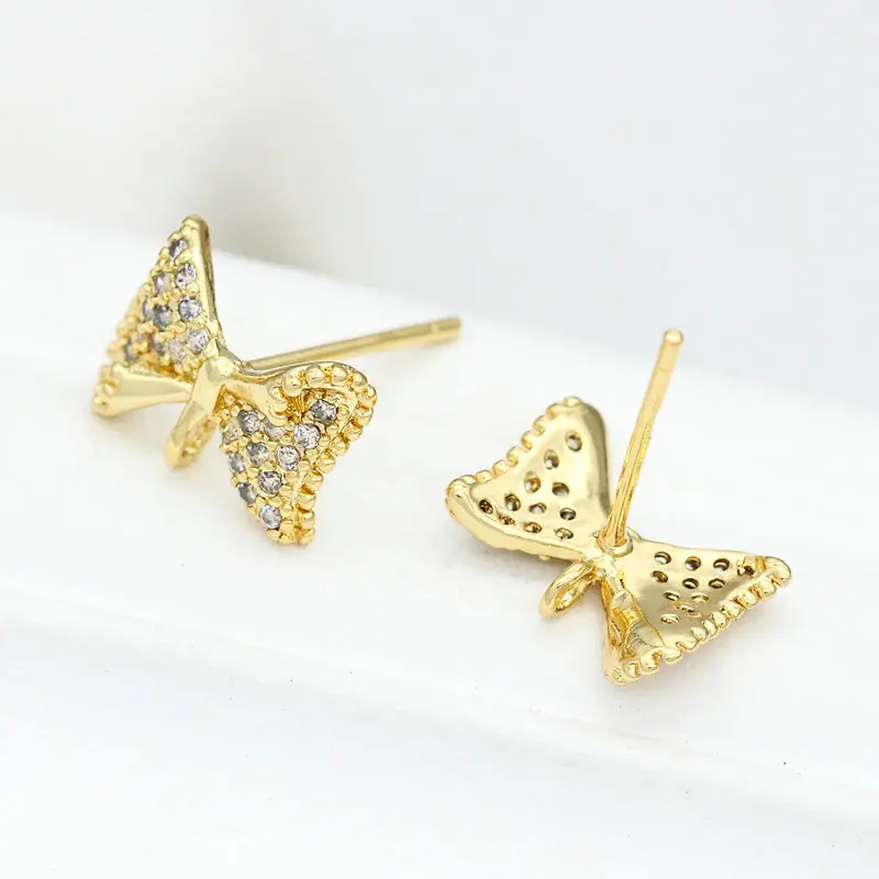 Серьги-гвоздики из меди и циркона 12 х8 мм