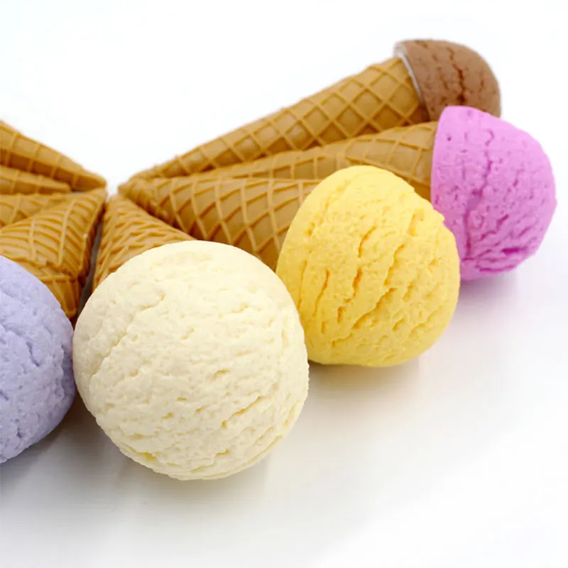 Искусственное сладкое украшение в виде конуса фотография искусственная еда