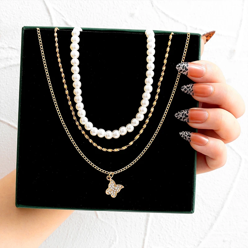 

Vintage Butterfly Heart Pendant Multilayer Necklaces Gold Chain for Women Temperament Choker Wedding Bohemia Jewelry Gifts