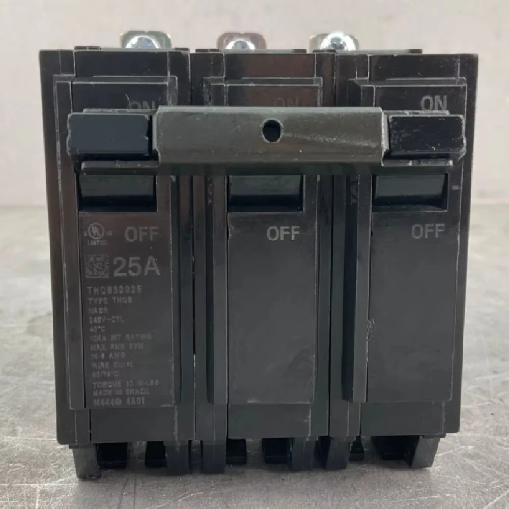 Фото Автоматический выключатель Thqb32025, 25 А, 3-фазный, 240 В, провод 14-8 AWG, медь/алюминий, новый, оригинальный, промышленный программируемый контроллер PLC. №1