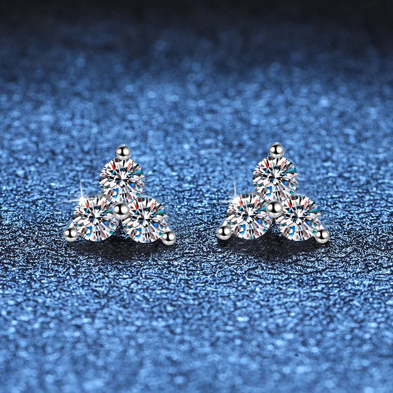 Женские серьги-гвоздики из серебра 925 пробы с цветком