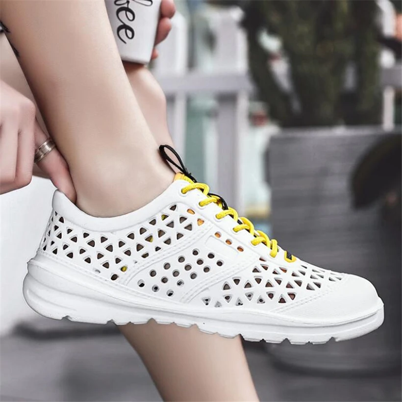 

Casual Men Sandals Fashion Light Breathable Summer Sandals Outdoor Beach Vacation Holes Shoes Zapatos De Hombre Men Shoes
