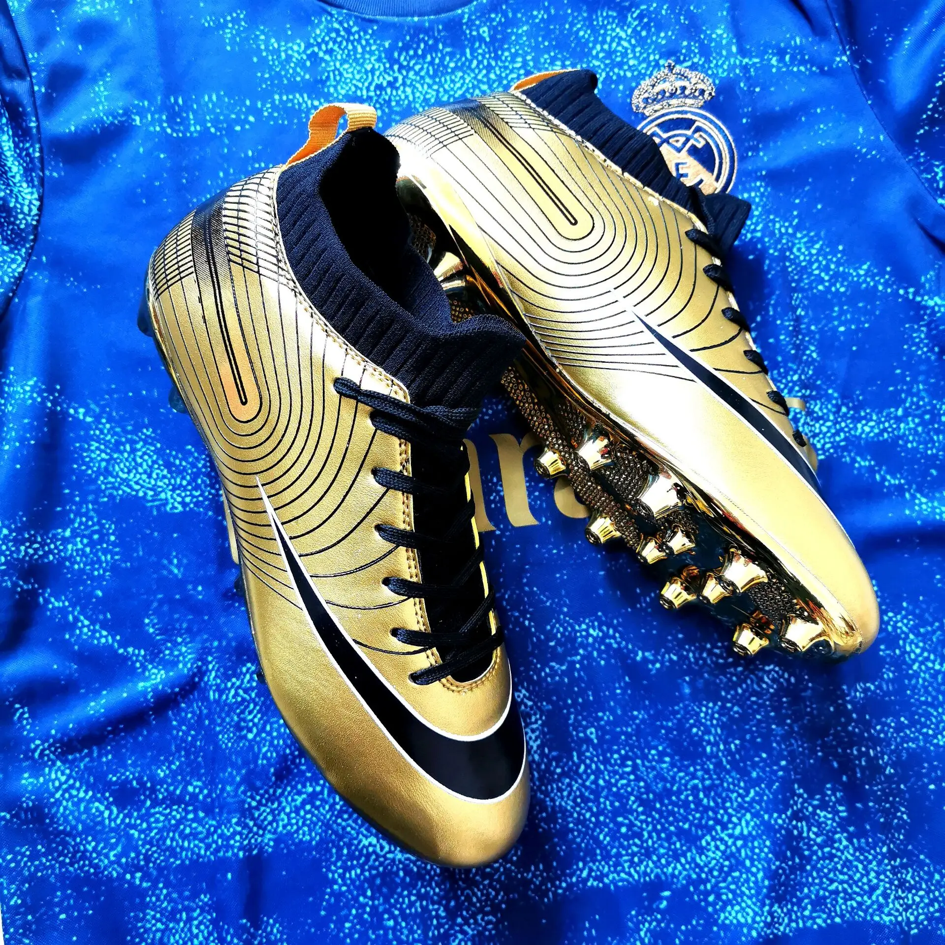 2023 Football Shoes Men Soccer  Kids Football Boots Women Breathable Soccer Cleats Antiskid Professional Unisex 30-46#