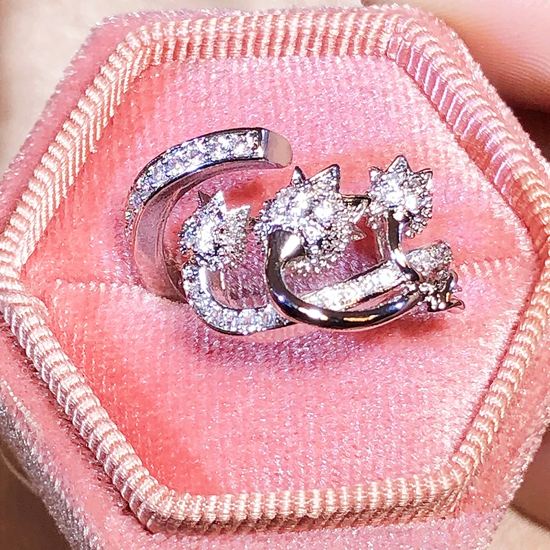 

Creative Irregular Openwork Three Flowers Full Of Diamond Couple Ring For Women Geometric Engagement Bridal Gift Jewelry