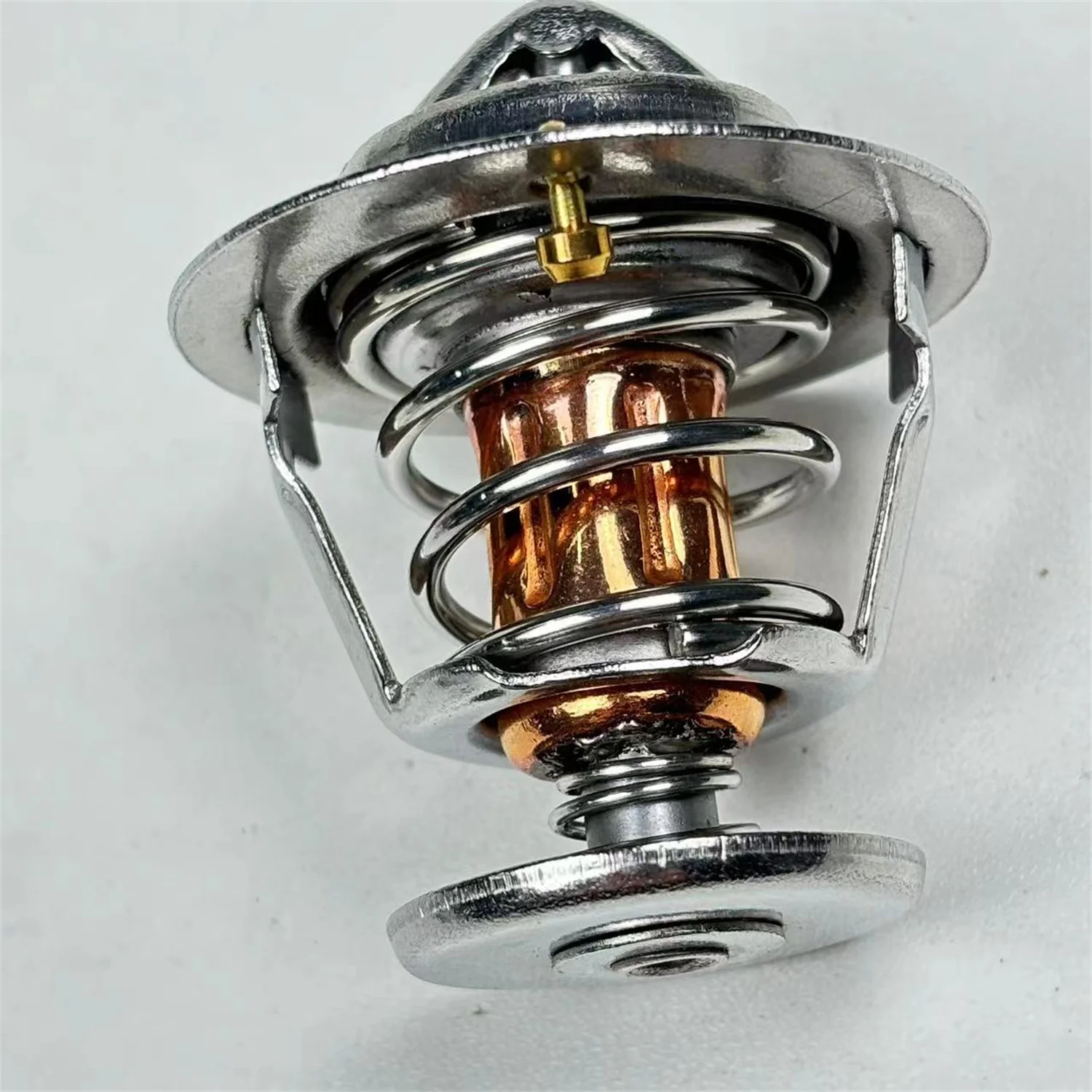 Термостат 129155-49801 для двигателя John Deere 3046R 3320 3520 3720 4105 4200