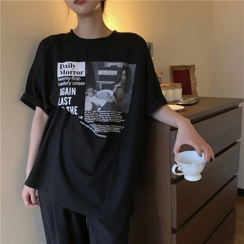 

6090 New fashion loose and versatile design sense newspaper typesetting short-sleeved T-shirt