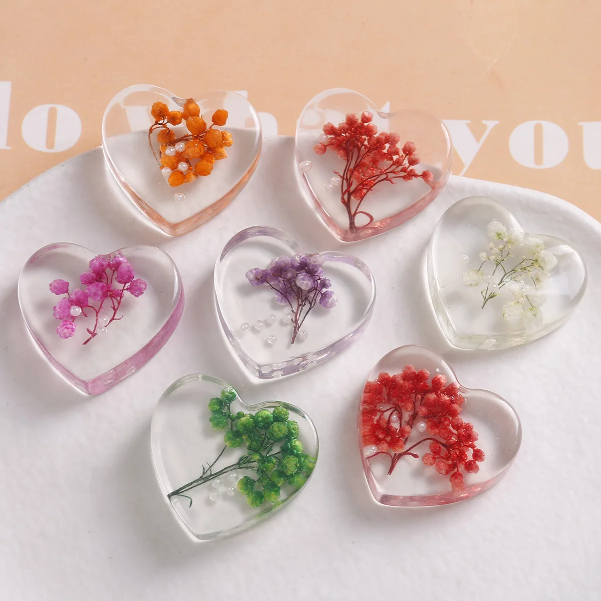 

Newest 30pcs 30*27mm Colorful Dry Flowers Decorated Clear Love Heart Resin Cabochons Ornament Accessory Beading Material Cameo