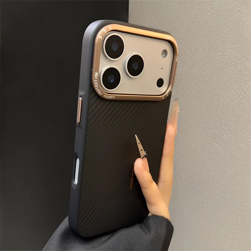 Магнитные матовые чехлы с текстурой карбона для iPhone 17, 16, 15 Pro Max с магнитной зарядкой, роскошные защитные чехлы для телефона с защитой камеры (art.: 3920db2a43aaa) - 3920db2a43aaa