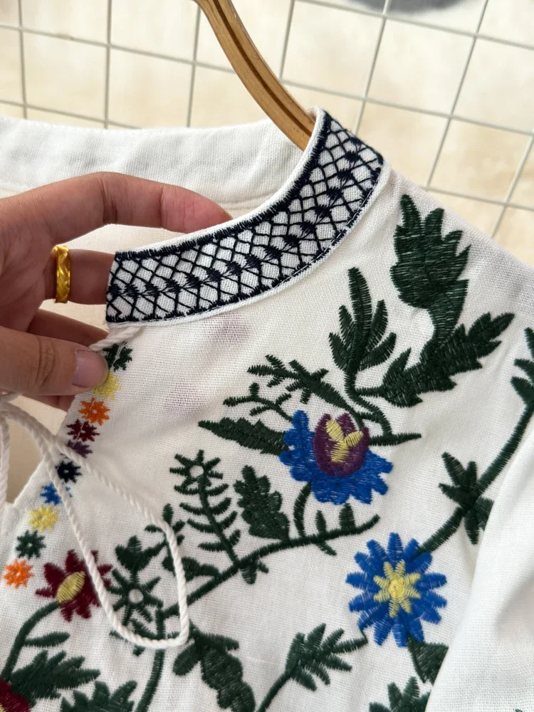 Женская блузка в стиле ретро со шнуровкой и V-образным вырезом