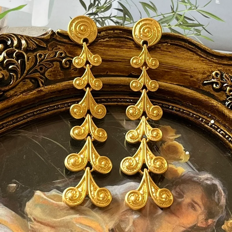 

Женские серьги-гвоздики из латуни, с геометрическим эффектом