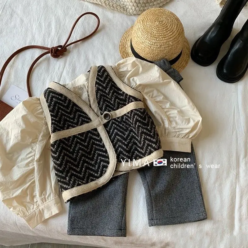 

Spring and autumn children's wear girl's small fashion suit baby shirt +vest two piece set winter coat