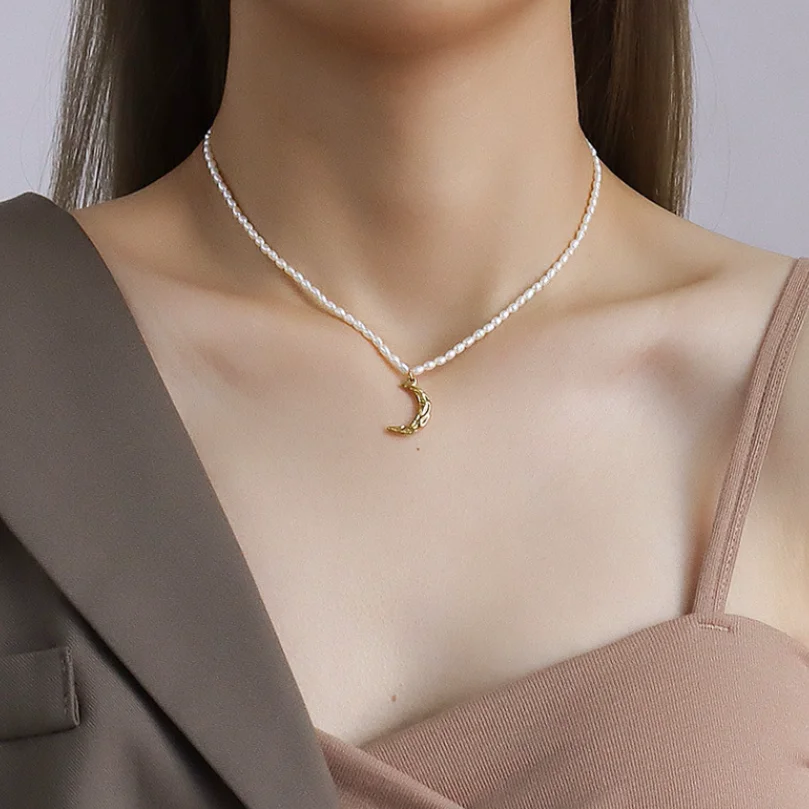 

New Hammered Moon Freshwater Pearl Necklace For Women Clavicle Chain Stainless Steel Designer Jewelry Luxury Quality New Trend