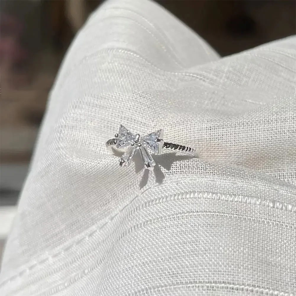 Женское кольцо с бантом