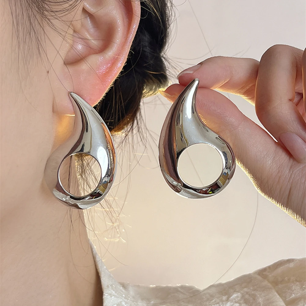 

2023 New Arrival Metal Hollow Water Drop Earrings for Women Fashion Stud Earring Simple Hot Sale Jewelry Gift