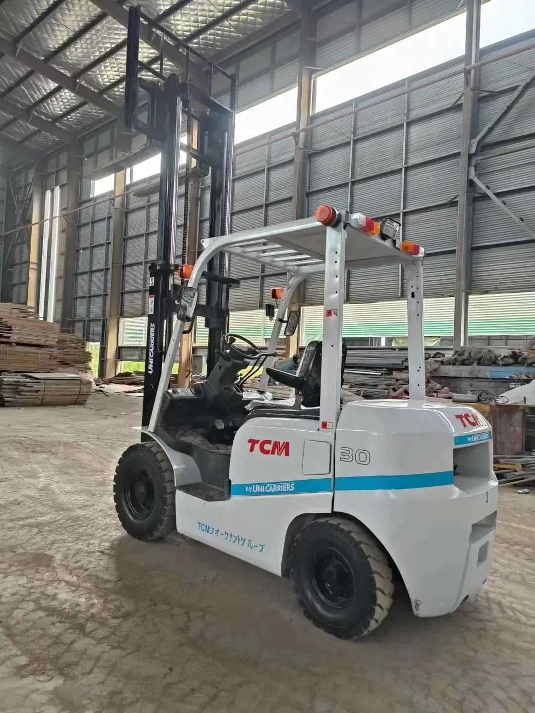 Вилочный погрузчик Tcm30 мини-погрузчик с боковым переключением б/у TCM 20 25 35 FD30 2