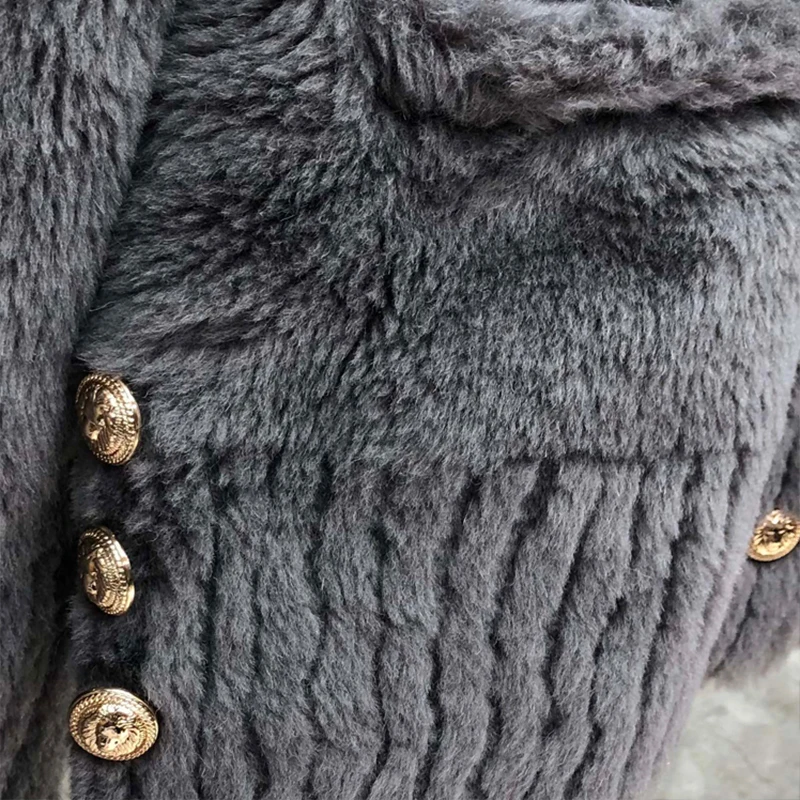 Рисунок 5 - Женское кашемировое пальто с V-образным вырезом