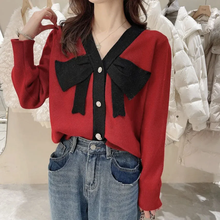 

French Sweet 2021 Winter New V-neck Bow Knit Cardigan Versatile Slim Beaded Button Top Women