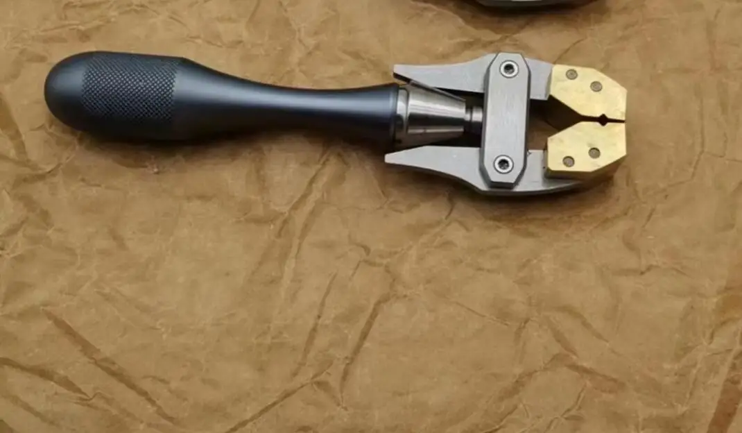 

Ручные тиски для рукоделия