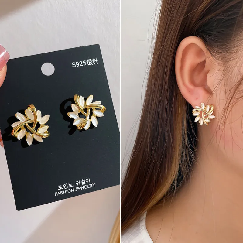 

Simple Opal Flowewr Stud Earrings Women Temperament Ear Jewelry