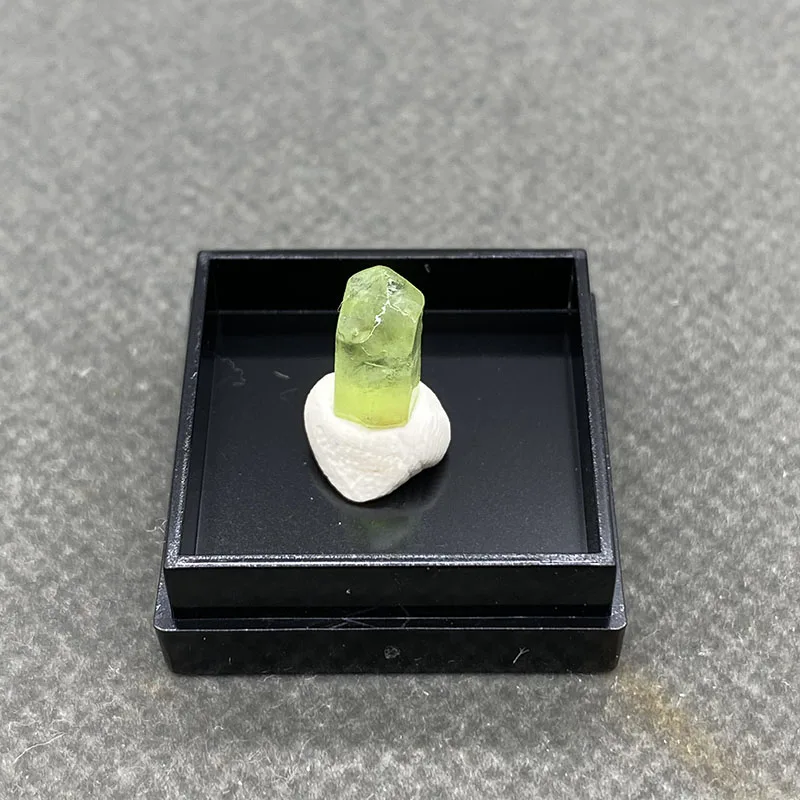 

Натуральный кулон из оливина TEGSTGKW