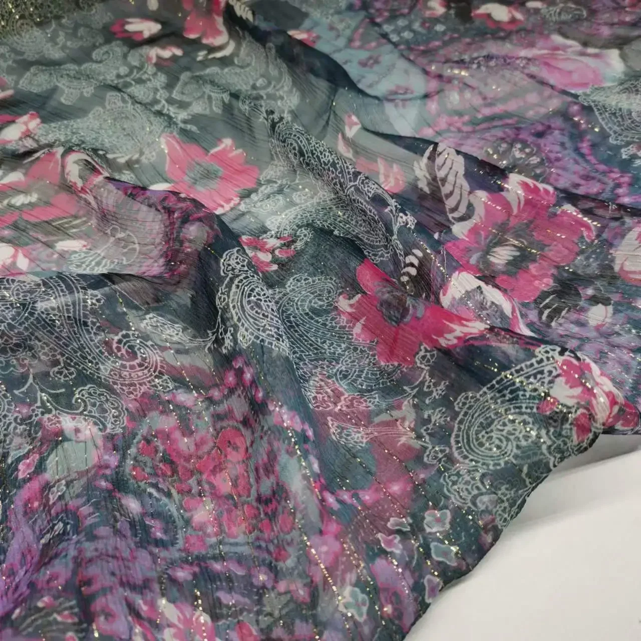 Шелковая жоржеттная ткань мягкая змеиная кожа 6 мм металлик жаккардовый