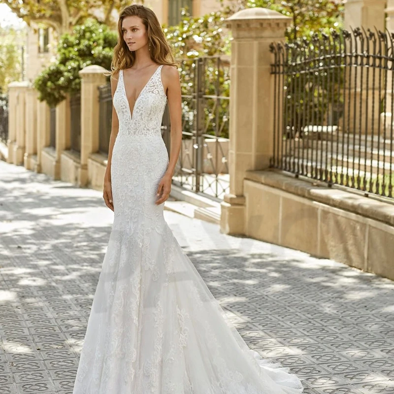 

Elegant Mermaid Wedding Dress Sexy Luxury V-Neck Sleeveless Exquisite Appliques Buttons Mopping Robe De Mariee For Women