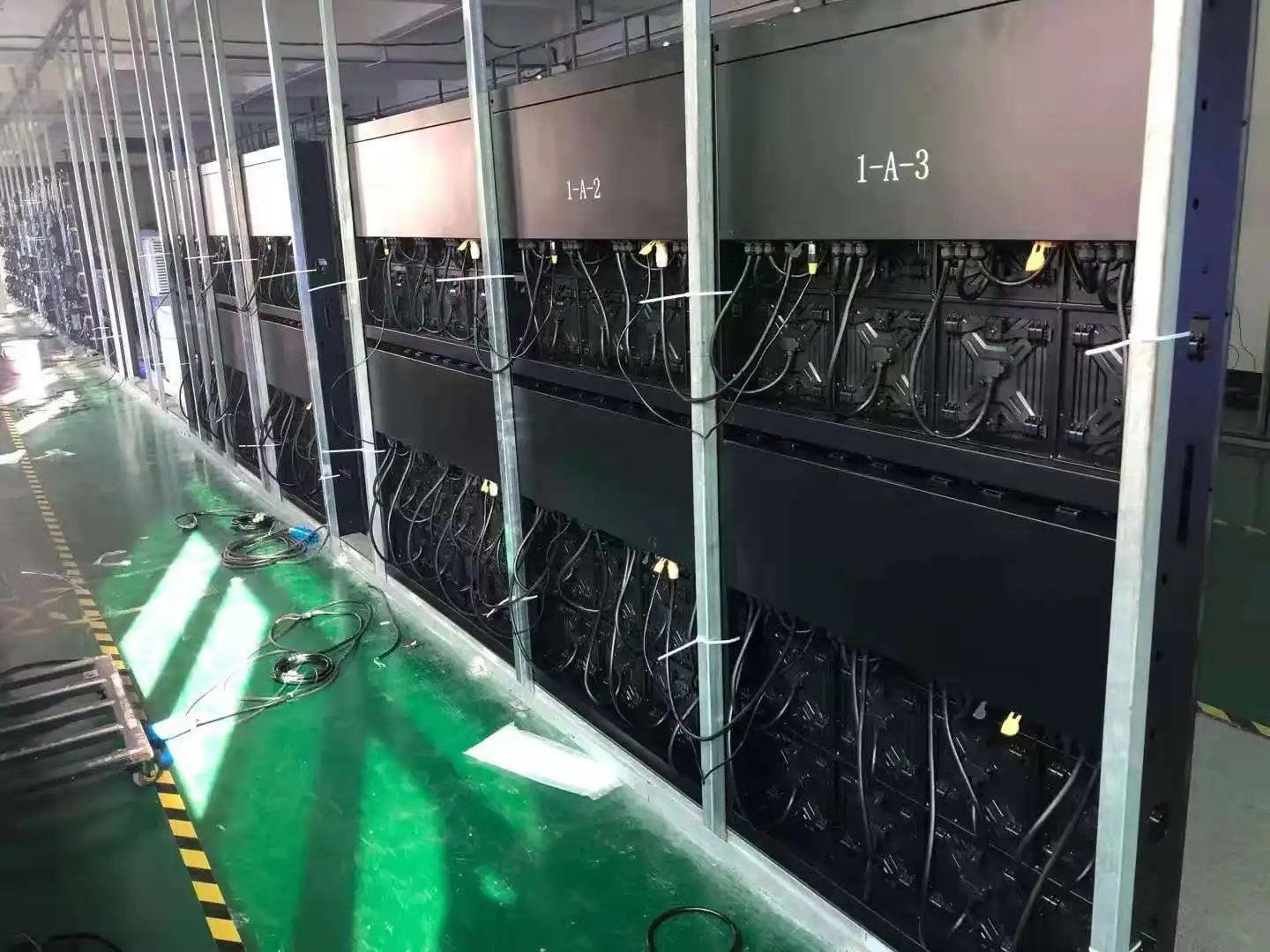 Фото Проверьте характеристики у продавца перед заказом. Новинка: высококачественный полноцветный уличный энергосберегающий светодиодный видеоэкран SMD P10. №3