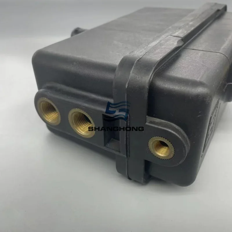 Фото Запасные части для авто SH: Расширительный бачок 12-826 для Thermo King и Carrier Transicold №4