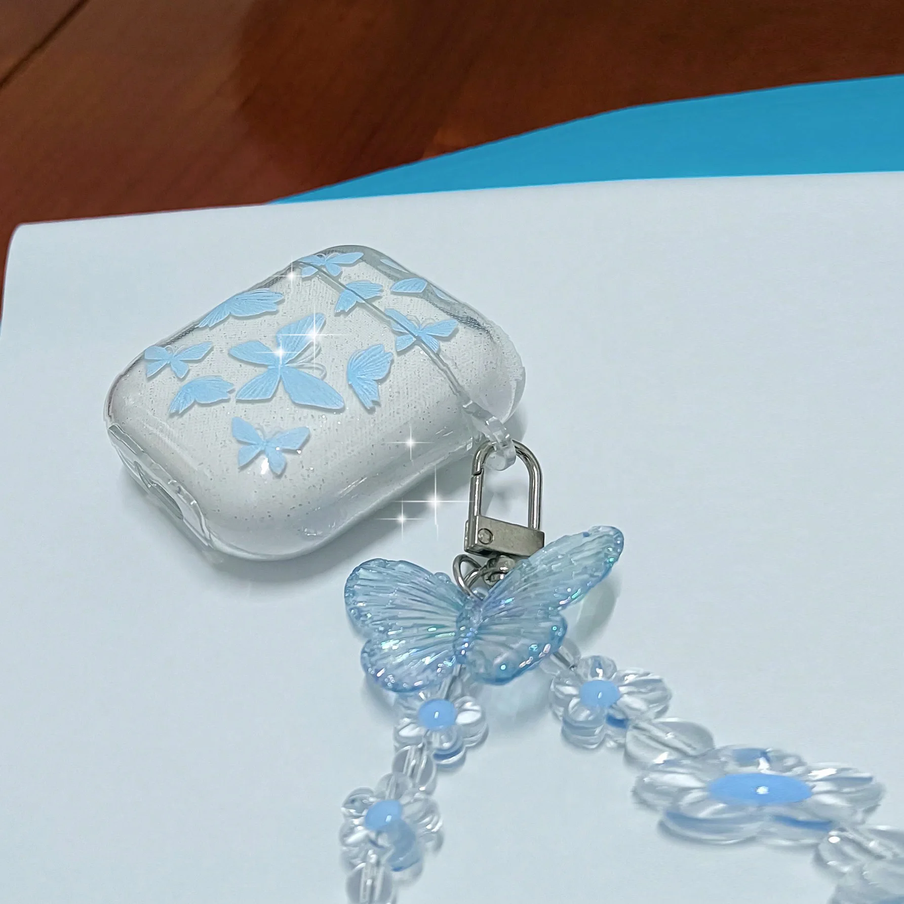 Чехол для AirPods с подвеской-бабочкой