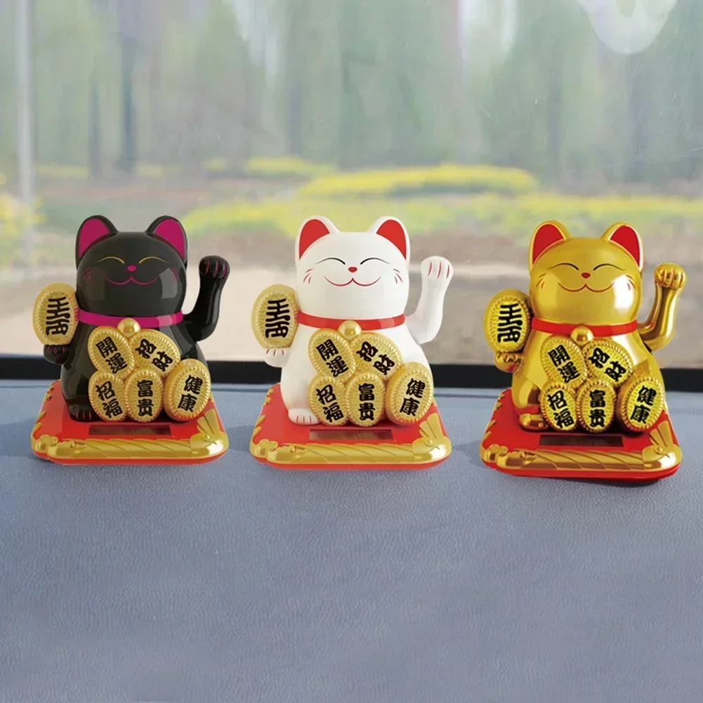 Манеки Неко на солнечной энергии счастливый кот приветствующий китайский