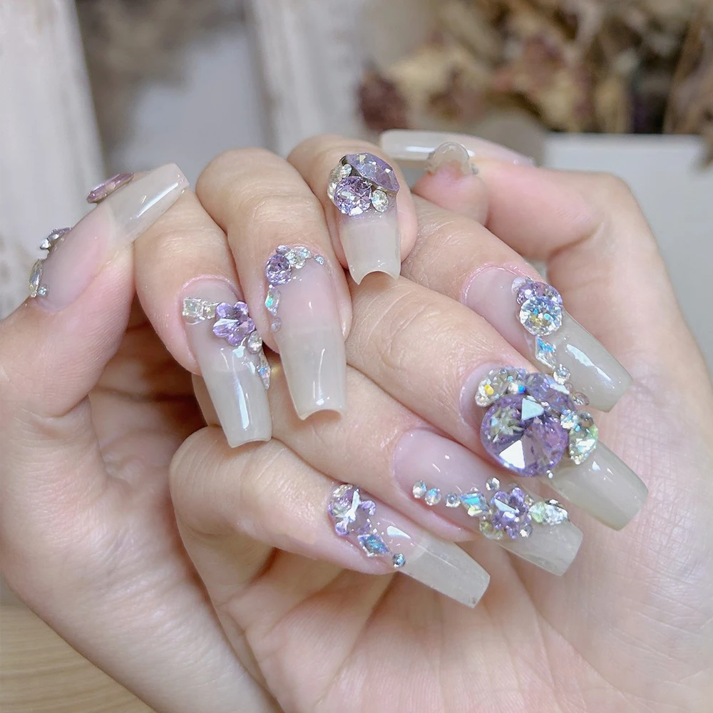 Яркие блестящие аксессуары для ногтей разные размеры