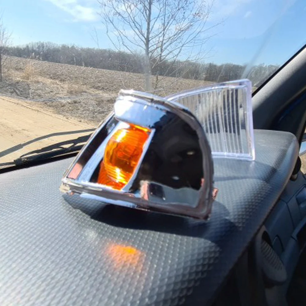 Зеркало заднего вида с поворотным сигналом правой стороны