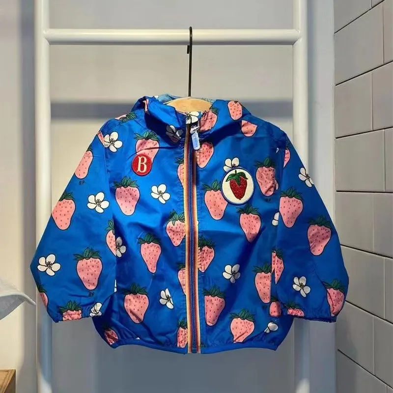 

2022 new spot clothes Strawberry full print trench coat