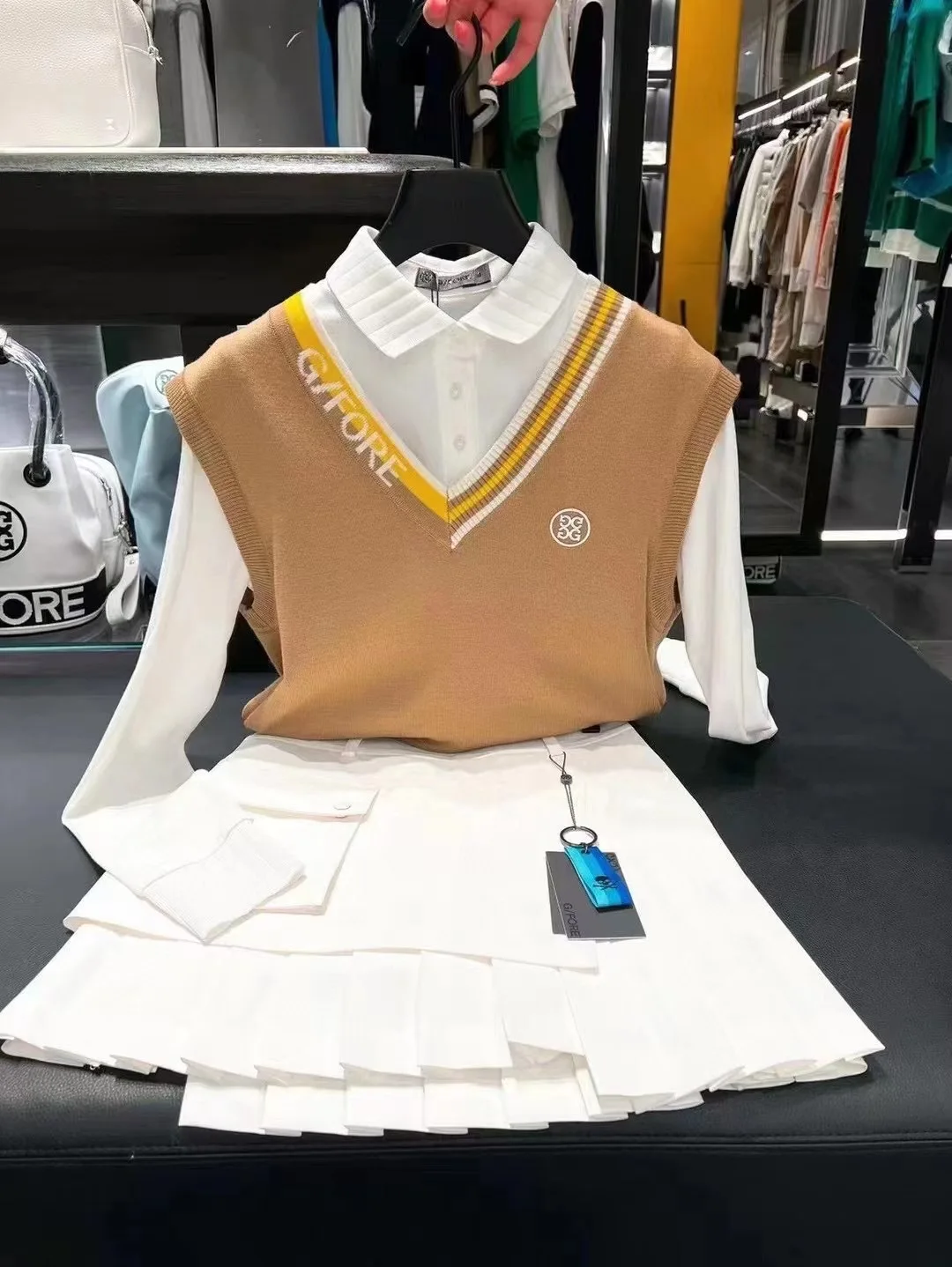 New spring/summer  golf cashmere knit vest is specially designed for women's couples sweaters, the same design of golf vest