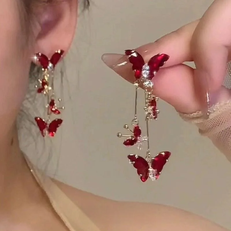 &quotКровь Линди&quot Чувство холода Красный циркон Зажим для ушей Новая мода