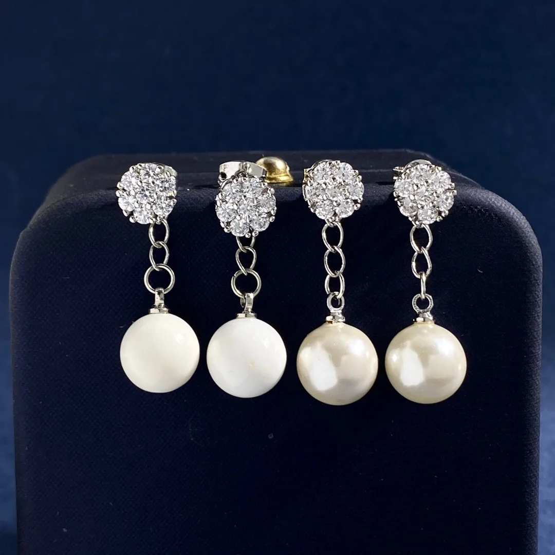 

Новые ювелирные изделия IN2023 в Корейском стиле семь алмазов маленький цветок подвесной жемчуг, умные и гибкие, разнообразные бриллианты, серьги-гвоздики