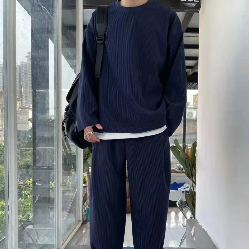 

Костюм мужской спортивный из 2 предметов, с круглым вырезом и кулиской