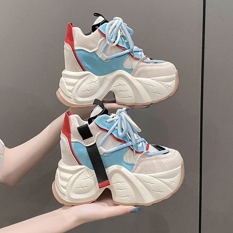 Женские массивные кроссовки 11 см Новинка осени 2024 сетчатые для папы на высокой
