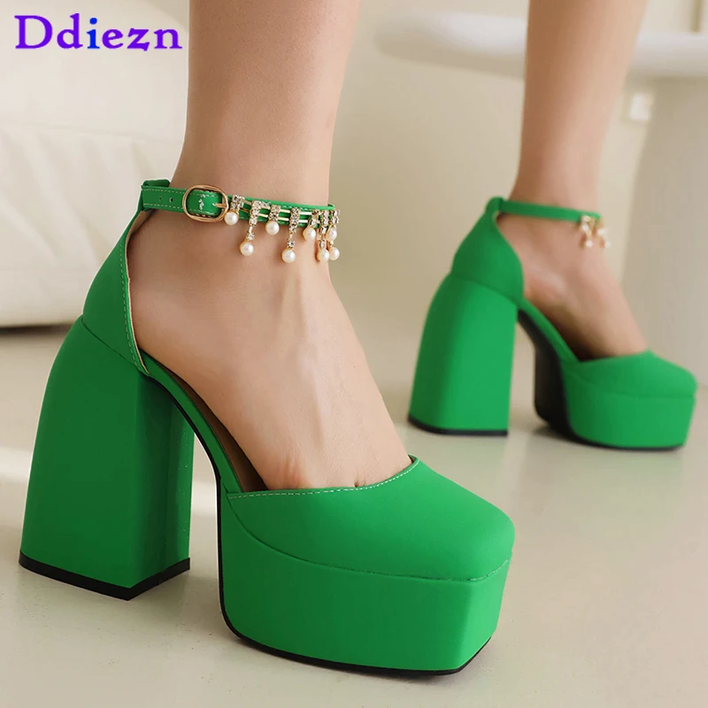 

Туфли-лодочки женские со стразами, платформа, высокий каблук, квадратный носок, стразы, зеленые, лето 2023