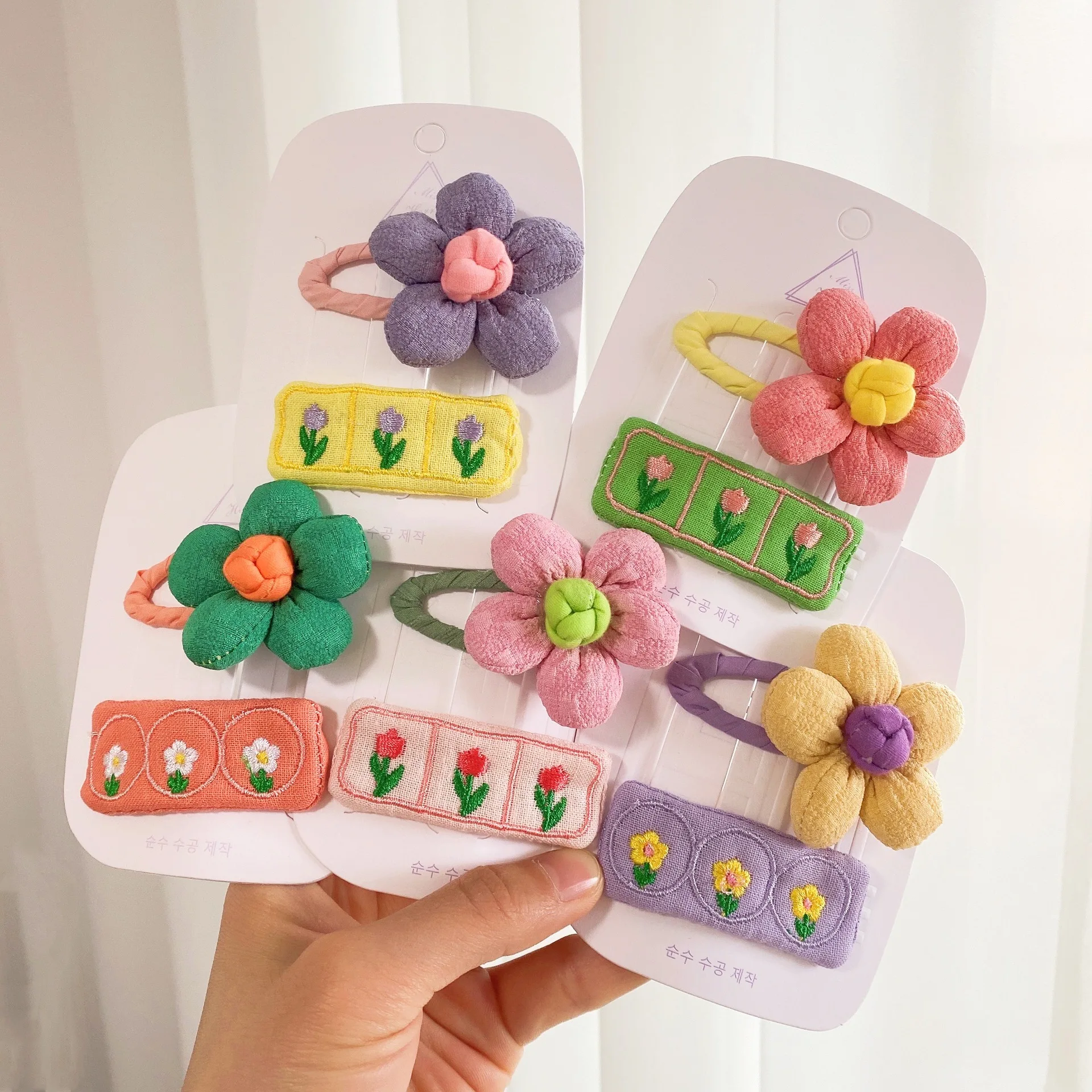 

New Hotsale 2pcs/set Children Hair Clips Cartoon Flower Baby Hairgrips Snap Metal Barrettes Hair Accessories WLC004