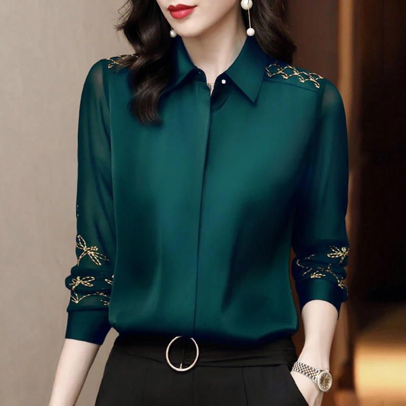 Рисунок 2 - Рубашка женская однотонная с вышивкой