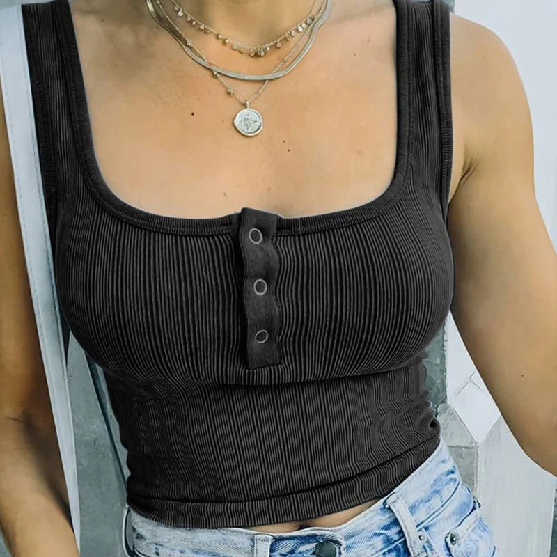 Женский ТРИКОТАЖНЫЙ УКОРОЧЕННЫЙ ТОП в рубчик без рукавов с квадратным вырезом и