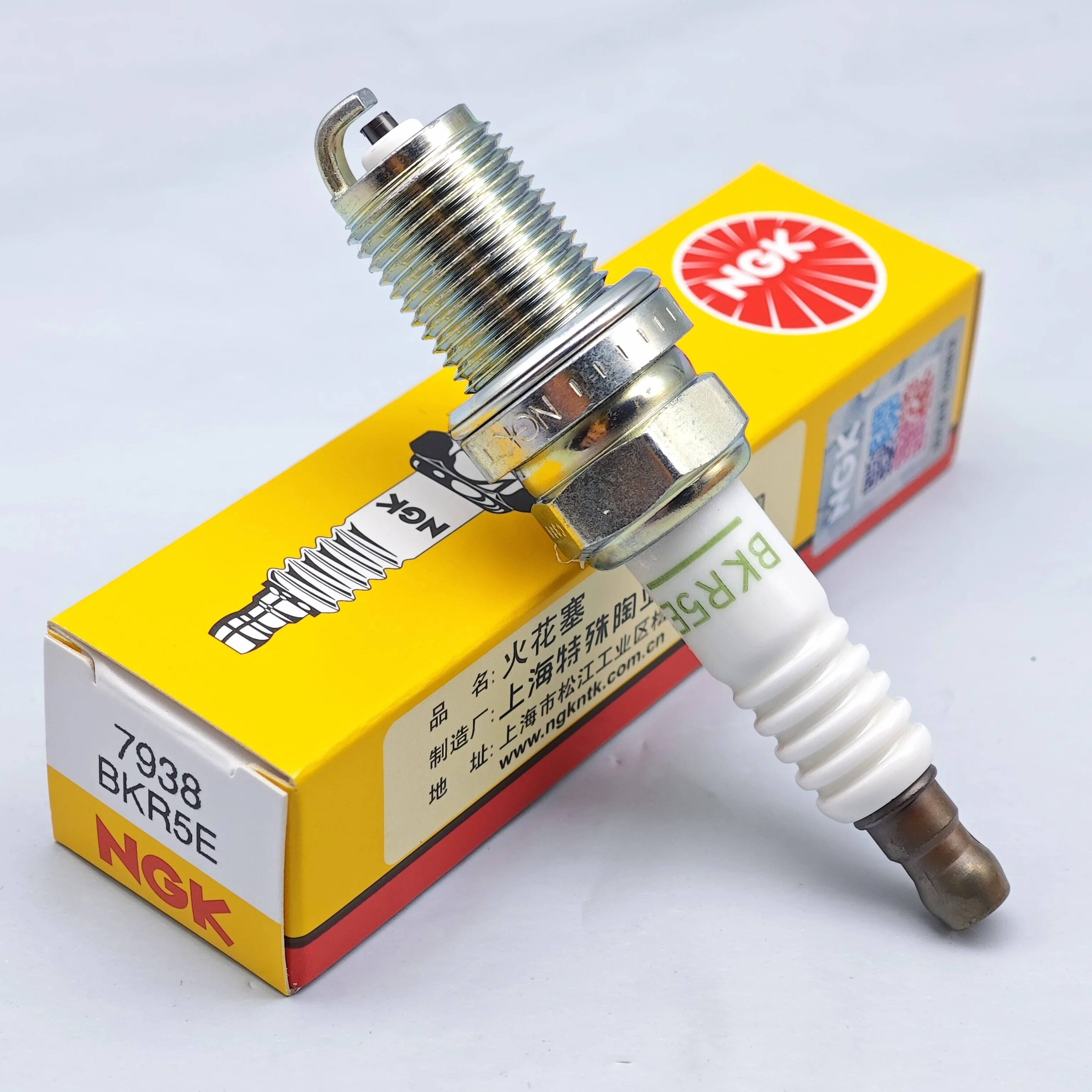 

1 шт. оригинальная свеча зажигания NGK BKR5E 7938