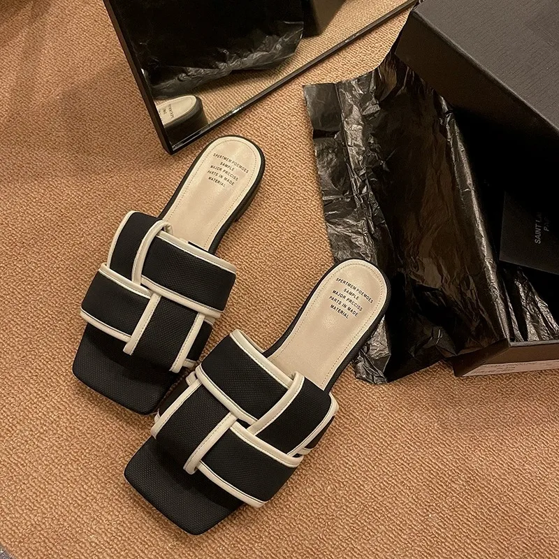 

Туфли на низком каблуке в римском стиле