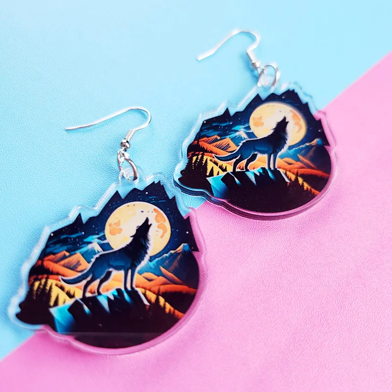 

New Cartoon HOWLING Moom WOLF Acrylic Earrings Novel Jewelry, Personalized and Creative Earrings Suitable for Women's Gifts