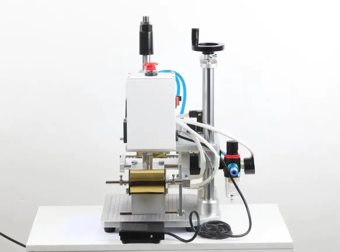 Производитель кожи Eming Специальная пневматическая горячая тиснение фольгой Hine